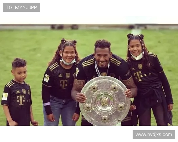 德甲球员毕业照合影合集:成长记忆与赛季回顾 德甲球员毕业照合影合集:成长记忆与赛季回顾